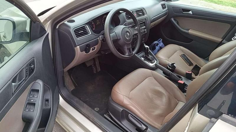 Gebraucht VW Jetta Highline 200 PS (147 kW) 2013 Beige Limousine