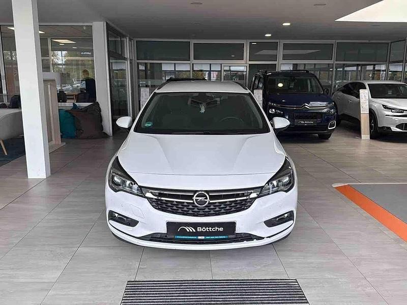 Weiß Gebraucht 2018 Opel Astra Limousine | 8.990 € (Guter Preis) - Bild 1/4