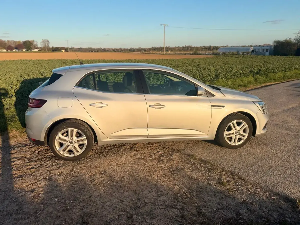 Gebraucht Renault Mégane IV 132 PS (97 kW) 2016 Silber Limousine