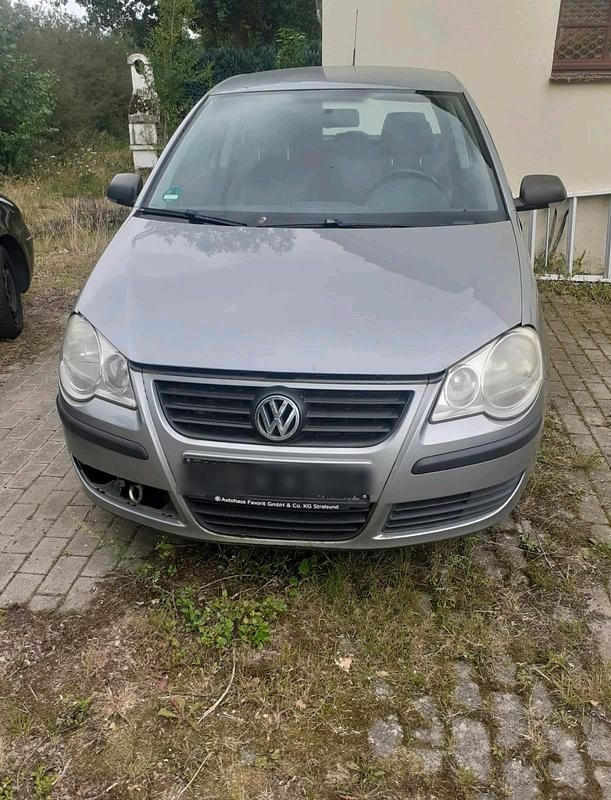 Silber Gebraucht 2005 VW Polo Kleinwagen | 350 € (Superpreis) - Bild 1/4