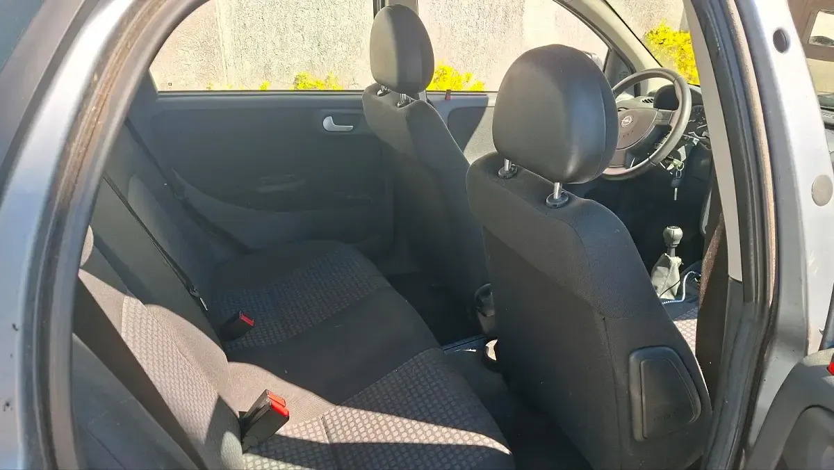 Gebraucht Opel Corsa 75 PS (55 kW) 2005 Silber Kleinwagen