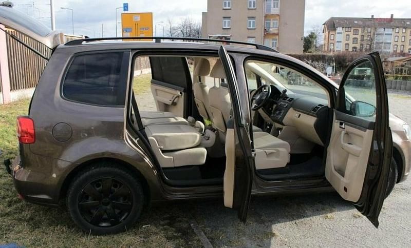 Gebraucht VW Touran 105 PS (77 kW) 2011 Braun Van / Kleinbus