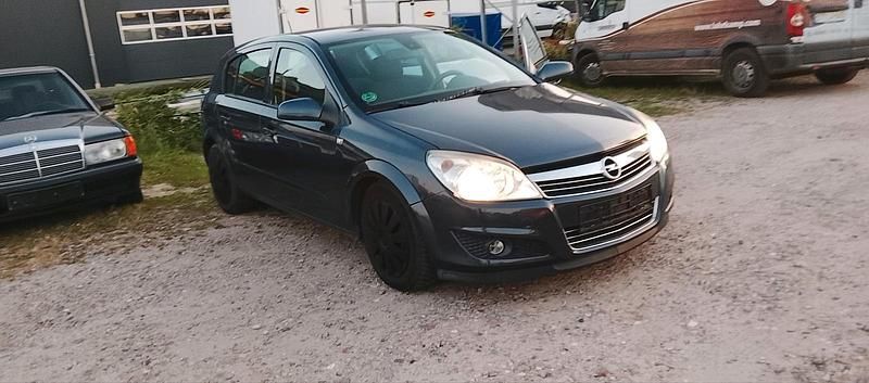 Grau Gebraucht 2008 Opel Astra Kleinwagen | 1.500 € (Fairer Preis) - Bild 1/4