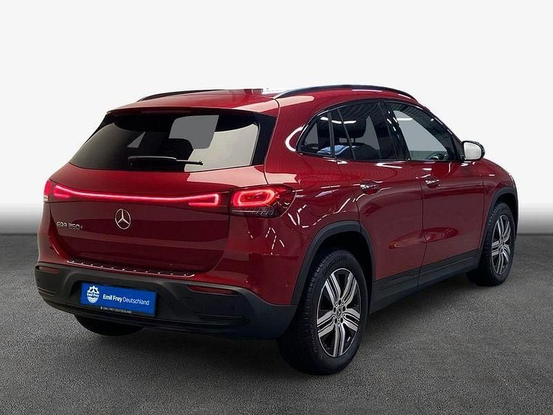 Gebraucht Mercedes EQA250+ Night 139 kW (190 PS) 2023 Rot SUV
