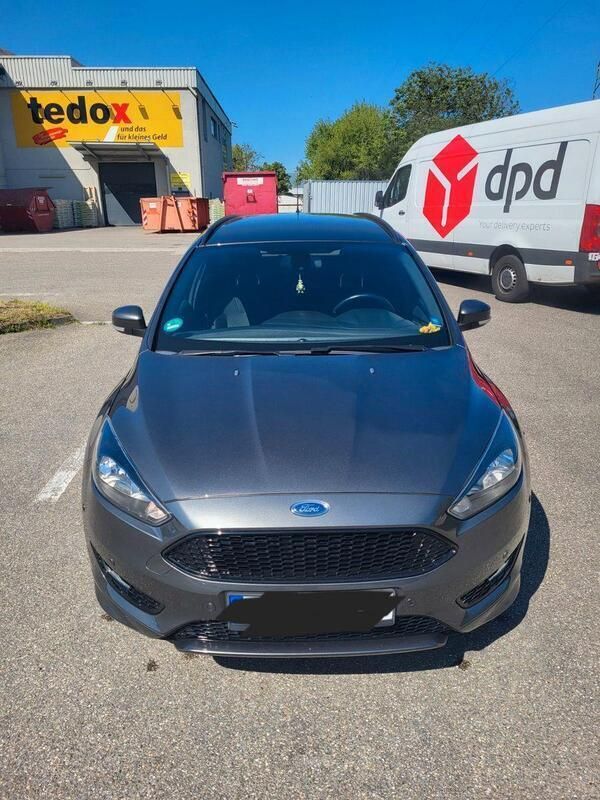 Grau Gebraucht 2016 Ford Focus ST-Line Kombi | 6.000 € (Superpreis) - Bild 1/4