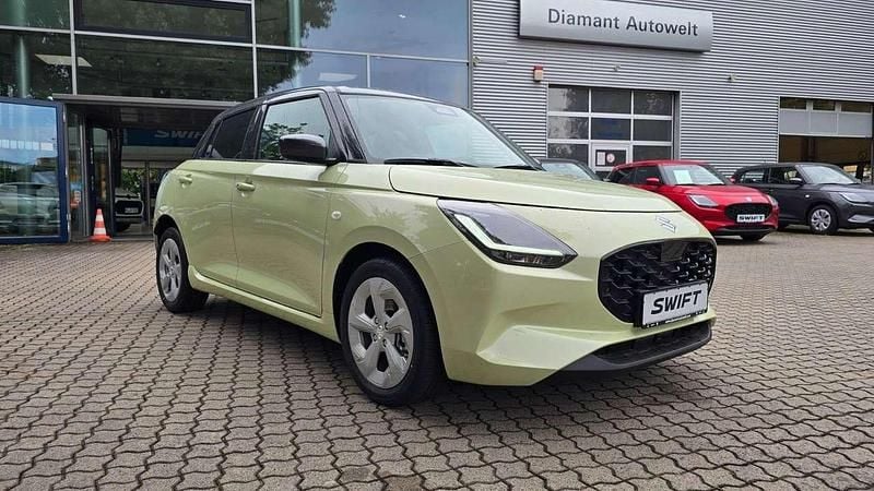 Neu Suzuki Swift Comfort 83 PS (61 kW) 2025 Cool yellow/mineral gray Kleinwagen