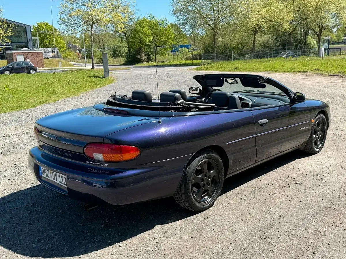 Second-hand Chrysler Stratus 131 CP (96 kW) 2000 Albastru Cabrio