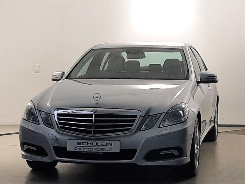 Iridiumsilber Gebraucht 2009 Mercedes E350 Limousine | 8.980 € (Guter Preis) - Bild 1/4