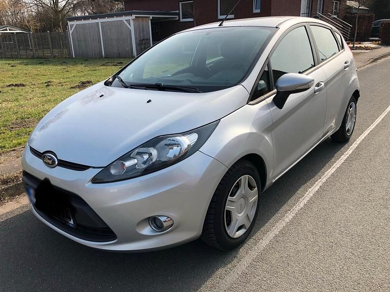 Gebraucht Ford Fiesta 71 PS (52 kW) 2012 Silber Kleinwagen
