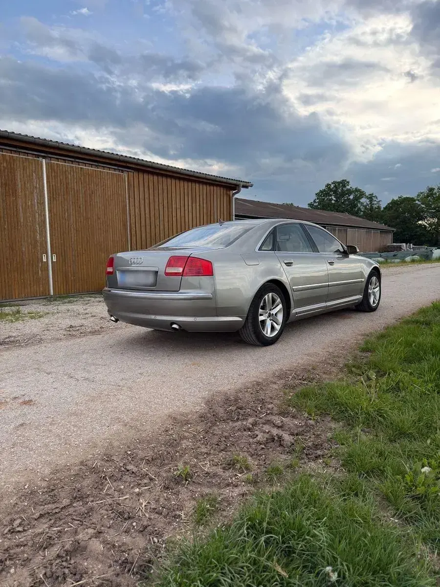 Gebraucht Audi A8 275 PS (202 kW) 2003 Gold Limousine