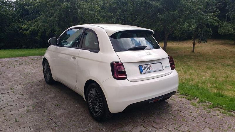 Gebraucht Fiat 500e Icon 86 kW (118 PS) 2022 Weiß Kleinwagen