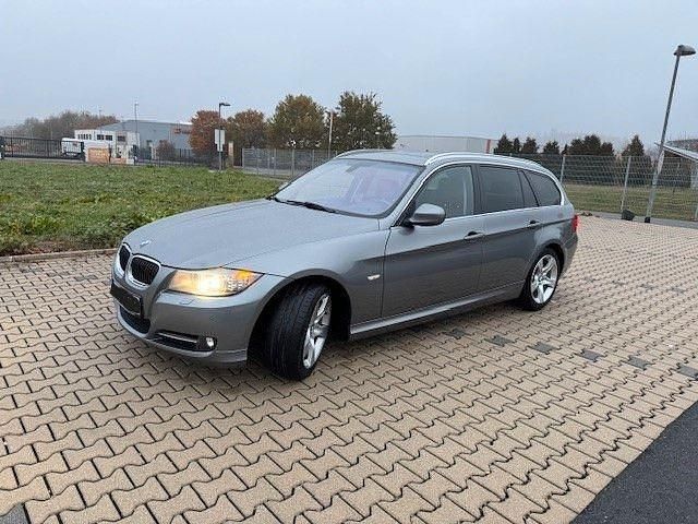 Grau Gebraucht 2011 BMW 325 Sport Line Kombi | 6.999 € (Superpreis) - Bild 1/4