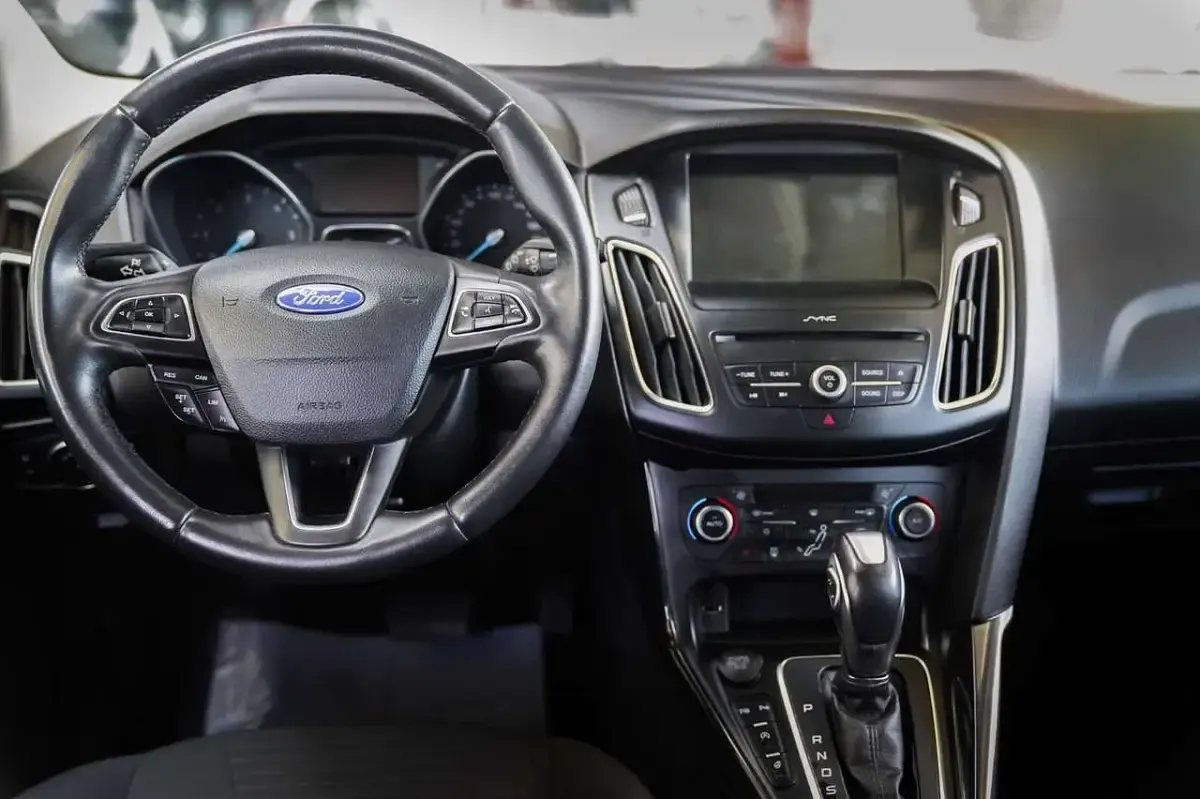 Gebraucht Ford Focus 120 PS (88 kW) 2018 Shadow black Kombi