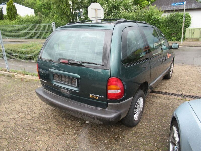 Gebraucht Chrysler Voyager 133 PS (97 kW) 2000 Grün Van / Kleinbus