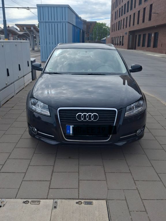 Schwarz Gebraucht 2012 Audi A3 Sportback Attraction Limousine | 7.500 € - Bild 1/4