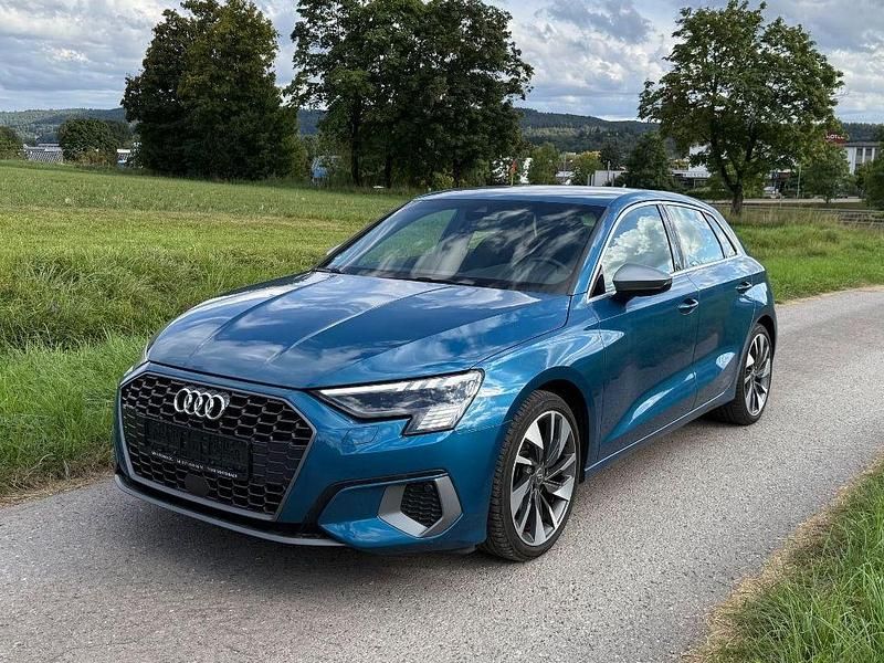 Blau Gebraucht 2020 Audi A3 Sportback S-Line Kombi | 18.990 € (Guter Preis) - Bild 1/4