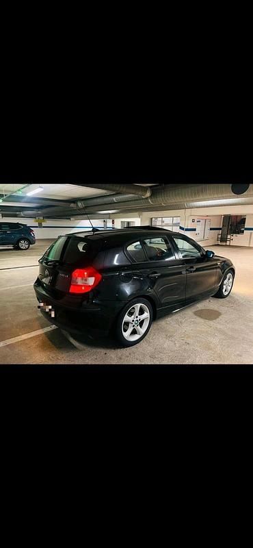Gebraucht BMW 118 122 PS (89 kW) 2006 Schwarz Kleinwagen