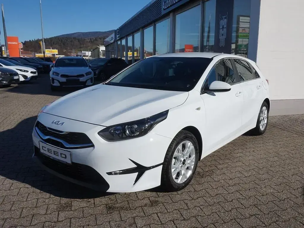 Gebraucht Kia Ceed Vision 140 PS (102 kW) 2025 Weiß Kleinwagen