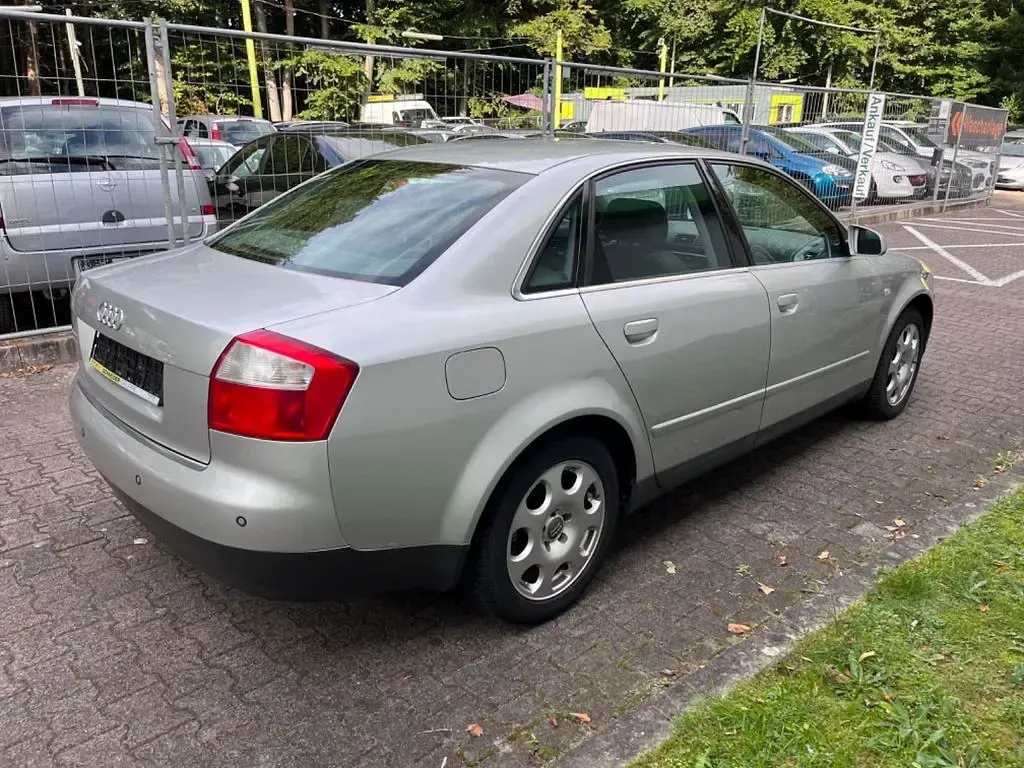 Gebraucht Audi A4 131 PS (96 kW) 2000 Silber Limousine