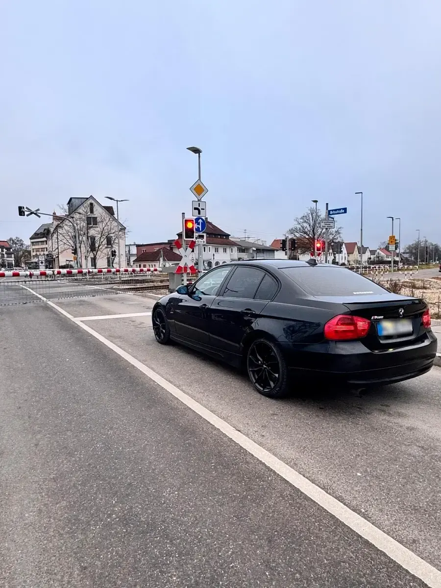 Gebraucht BMW 320 150 PS (110 kW) 2006 Schwarz Limousine
