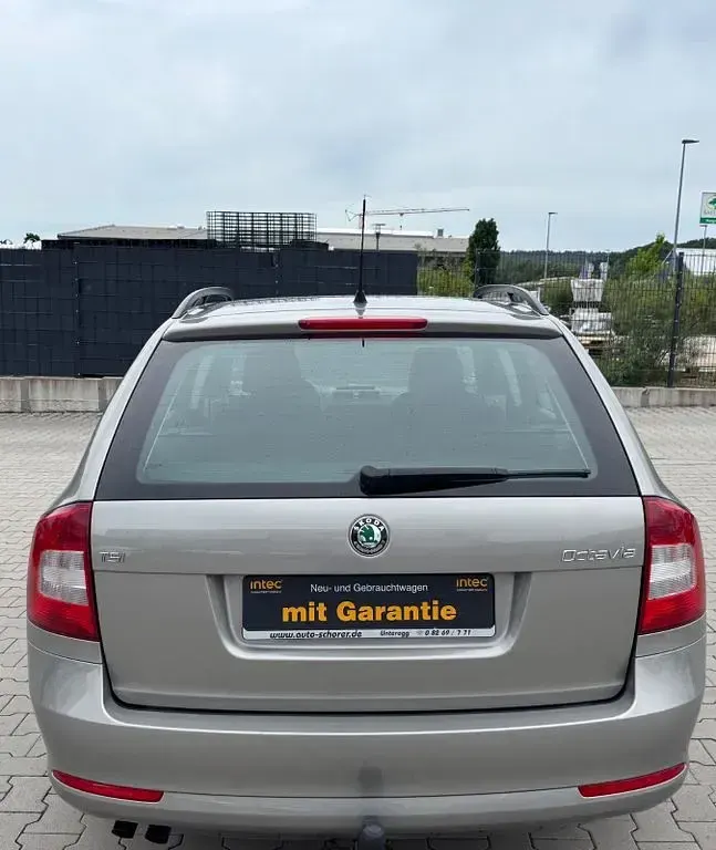Gebraucht Skoda Octavia 122 PS (89 kW) 2011 Grau Limousine