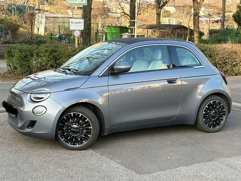 Grau Gebraucht 2022 Fiat 500e La Prima Cabrio | 23.000 € (Fairer Preis) - Bild 1/4