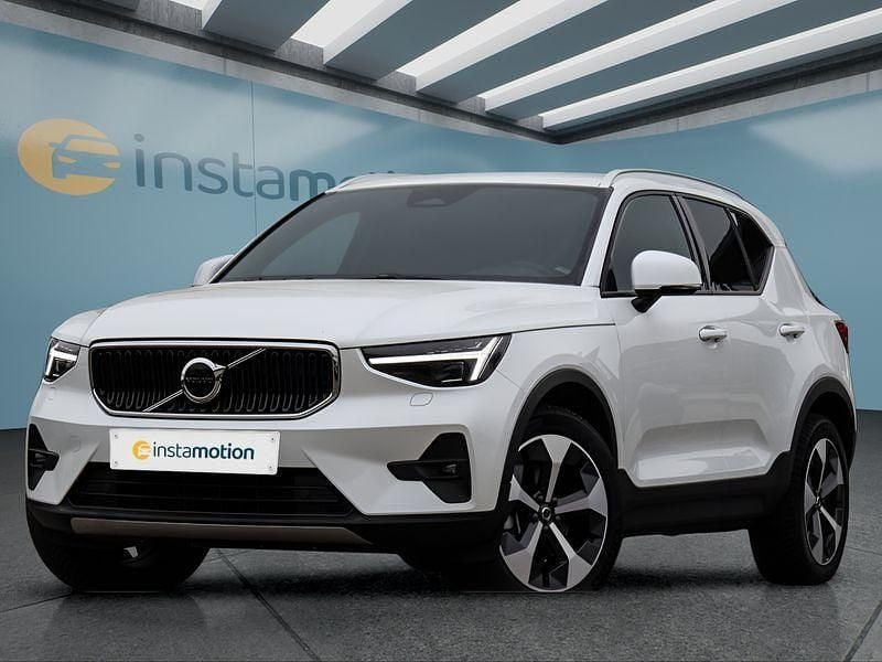 Weiß Gebraucht 2024 Volvo XC40 Core SUV | 34.649 € (Fairer Preis) - Bild 1/4