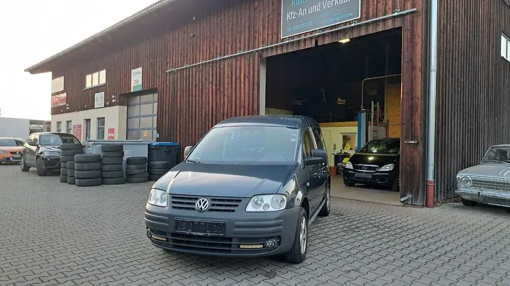 Używany VW Caddy Life 105 KM (77 kW) 2005 Szary Minivan