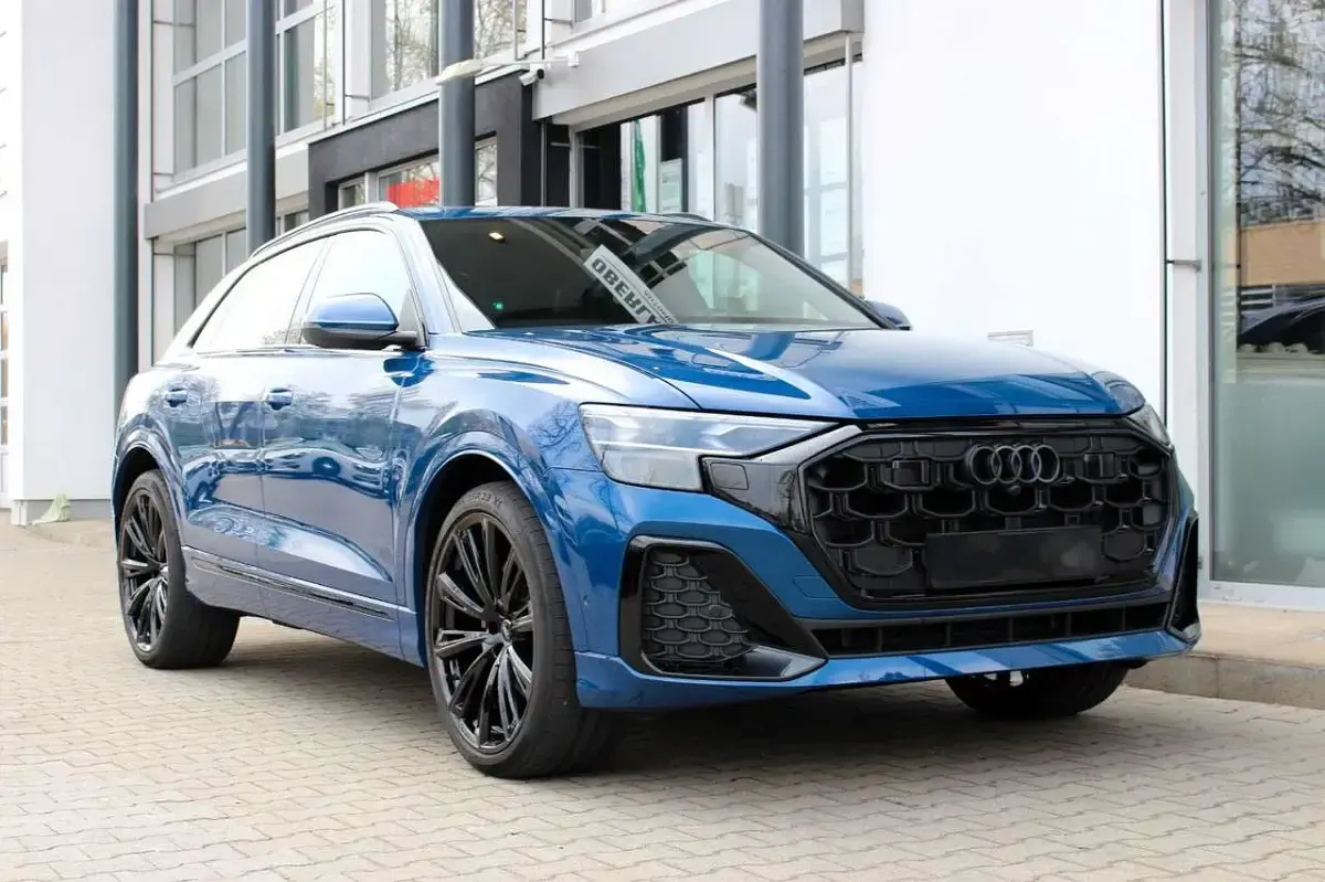 Gebraucht Audi Q8 S-line plus 286 PS (210 kW) 2024 Blau SUV