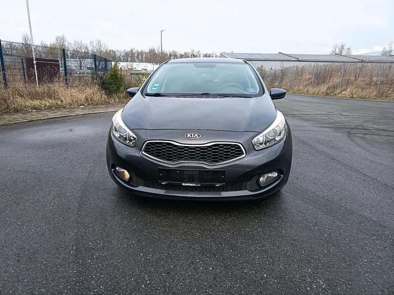 Gebraucht Kia Ceed 135 PS (99 kW) 2012 Grau Kleinwagen