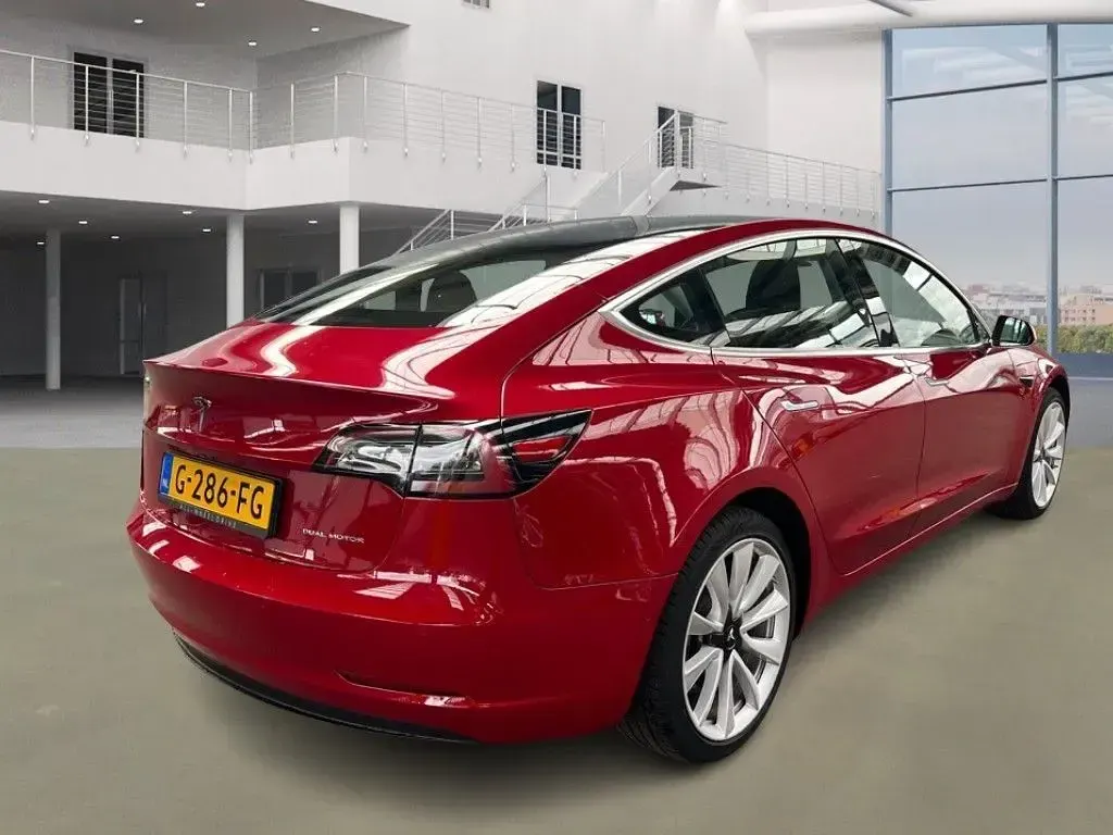 Second-hand Tesla Model 3 Long Range AWD 258 kW (351 CP) 2019 Roșu Berlinǎ