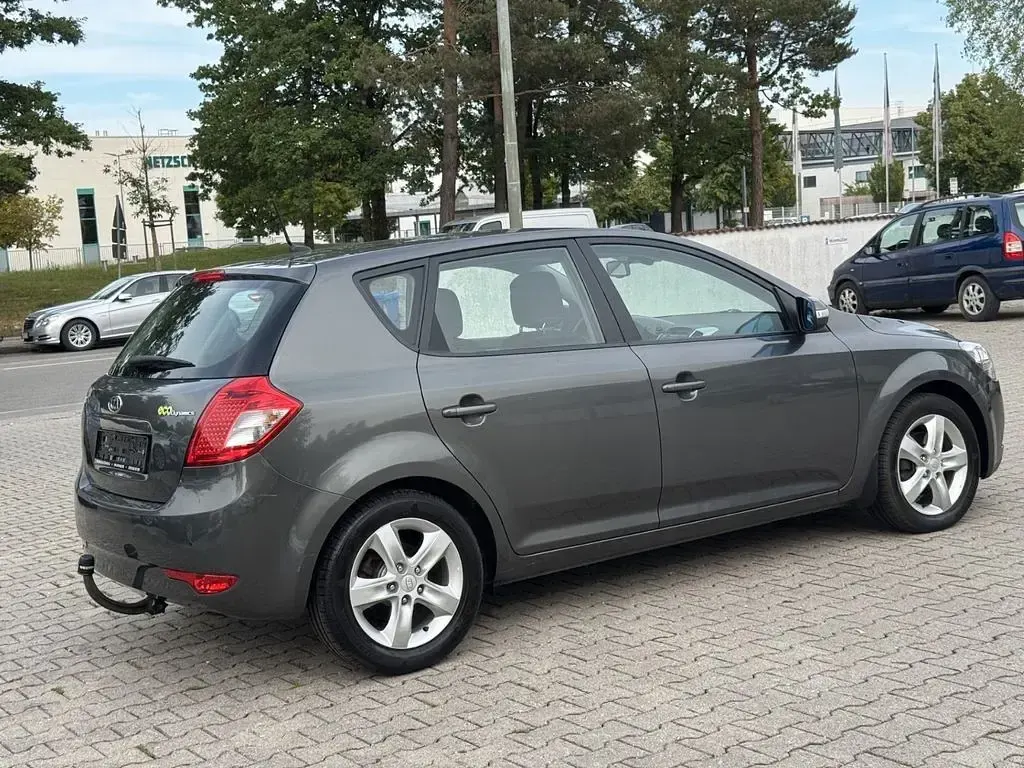 Gebraucht Kia Ceed Vision 116 PS (85 kW) 2011 Grau Kleinwagen