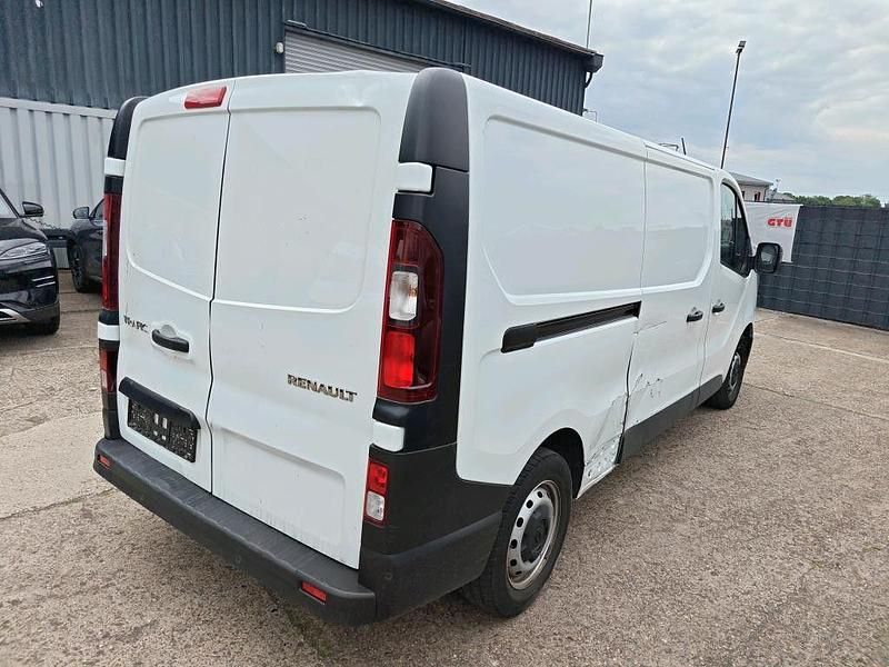 Gebraucht Renault Trafic 110 PS (80 kW) 2023 Weiß Van / Kleinbus