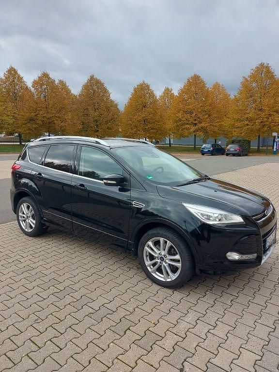 Gebraucht Ford Kuga Individual 179 PS (131 kW) 2016 Schwarz SUV