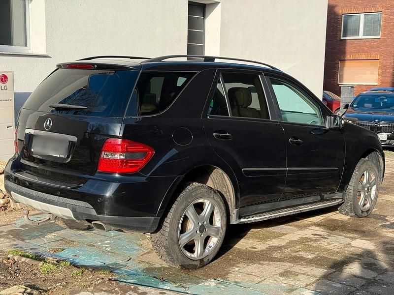 Gebraucht Mercedes ML320 224 PS (164 kW) 2007 Schwarz SUV