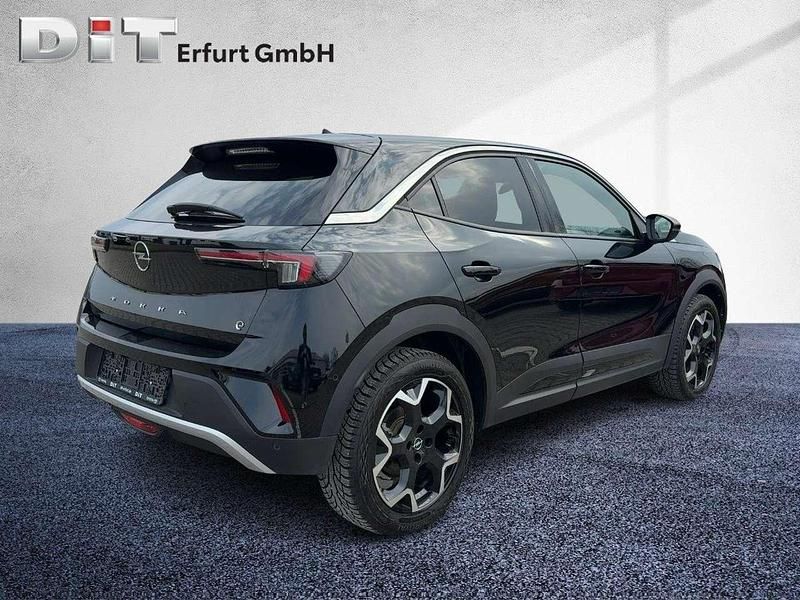 Gebraucht Opel Mokka-e Ultimate 100 kW (136 PS) 2022 Diamant schwarz/karbon schwarz SUV