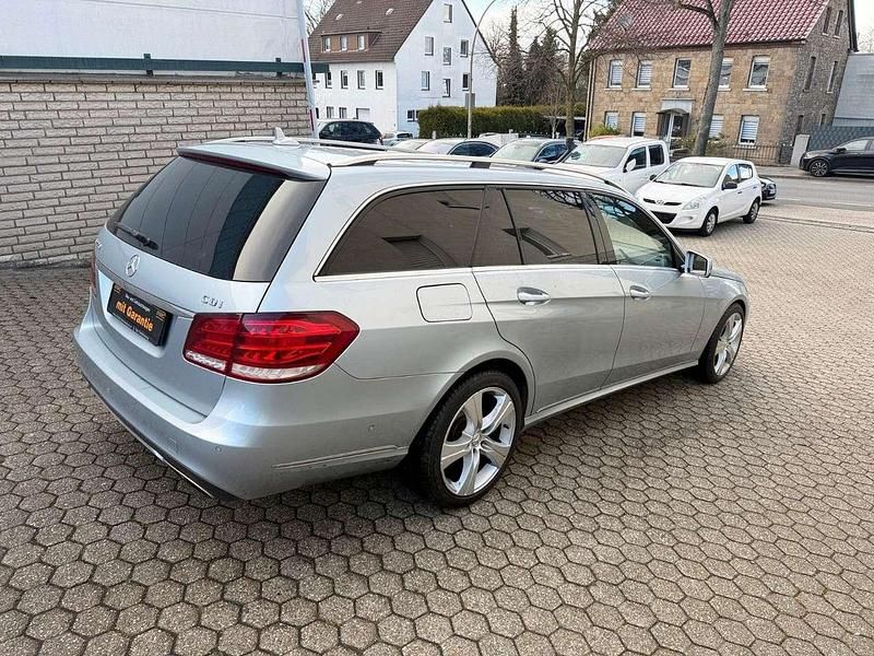 Gebraucht Mercedes E220 170 PS (125 kW) 2013 Diamantsilber Kombi