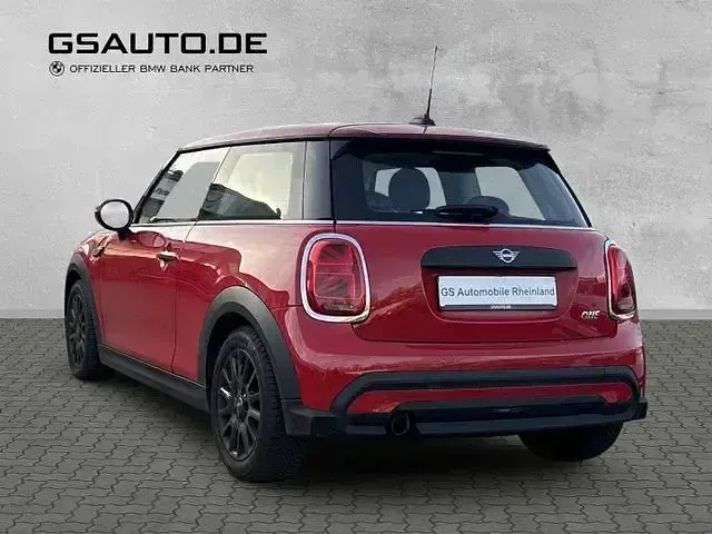 Gebraucht Mini ONE Classic 102 PS (75 kW) 2021 Chili red Kleinwagen