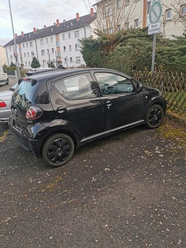 Gebraucht Toyota Aygo 68 PS (50 kW) 2009 Schwarz Kleinwagen