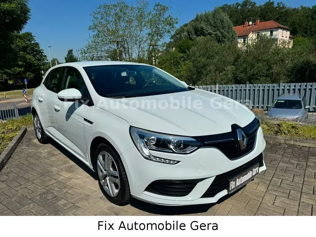 Gebraucht Renault Mégane Play 110 PS (80 kW) 2018 Weiß Limousine