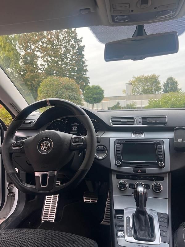 Gebraucht VW Passat R 299 PS (219 kW) 2013 Weiß Limousine