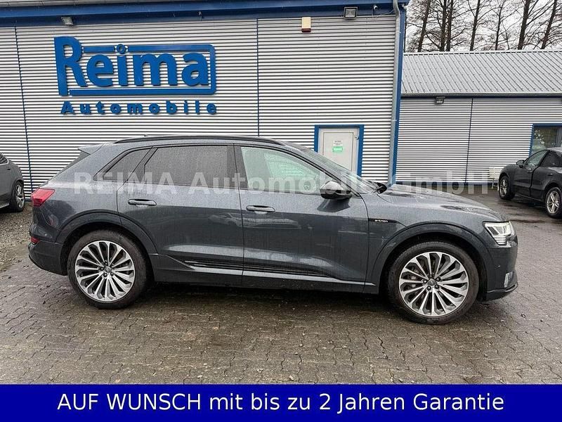 Grau Gebraucht 2019 Audi e-tron S-Line SUV | 20.990 € (Superpreis) - Bild 1/4