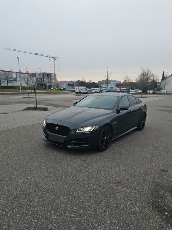 Grau Gebraucht 2017 Jaguar XE R-Sport Limousine | 19.600 € (Fairer Preis) - Bild 1/4