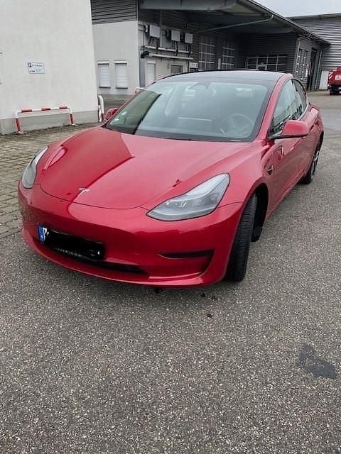 Rot Gebraucht 2023 Tesla Model 3 RWD Limousine | 28.400 € (Guter Preis) - Bild 1/4