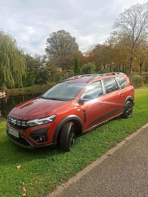 Rot Gebraucht 2023 Dacia Jogger Extreme Van / Kleinbus | 21.650 € (Fairer Preis) - Bild 1/4