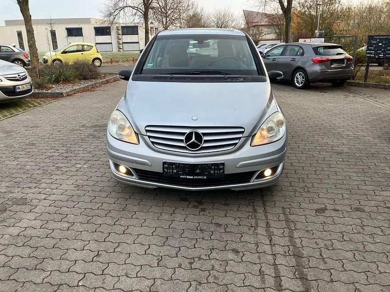 Silber Gebraucht 2006 Mercedes B180 Van / Kleinbus | 1.980 € (Etwas zu teuer) - Bild 1/4