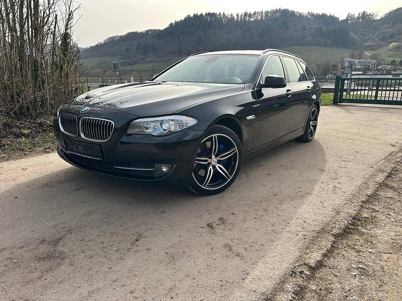 Gebraucht BMW 530 258 PS (189 kW) 2012 Schwarz Kombi