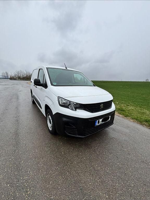 Gebraucht Peugeot Partner 110 PS (80 kW) 2020 Weiß Van / Kleinbus