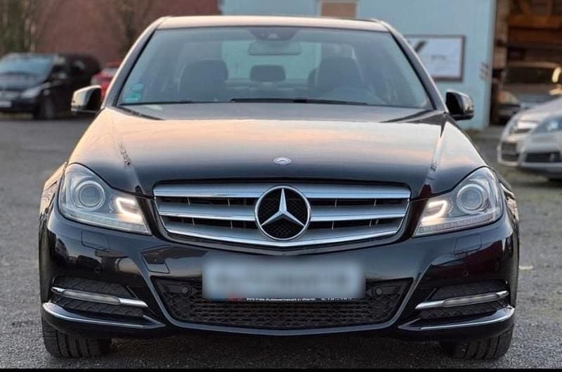 Schwarz Gebraucht 2013 Mercedes C200 Avantgarde Edition Limousine | 9.000 € (Fairer Preis) - Bild 1/4