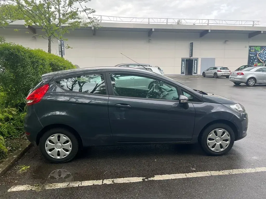 Gebraucht Ford Fiesta 60 PS (44 kW) 2011 Grau Limousine